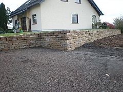 Grauwacke Trockenmauersteine (bauseitig nachgearbeitet)